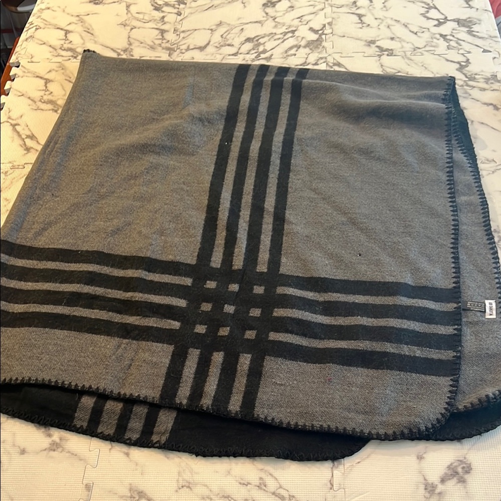 BB Dakota Black and Gray reversible plaid poncho Scarf wrap - Picture 3 of 6